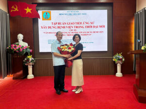BỆNH VIỆN PHỤC HỒI CHỨC NĂNG TỔ CHỨC TẬP HUẤN “GIAO TIẾP, ỨNG XỬ XÂY DỰNG BỆNH VIỆN TRONG THỜI ĐẠI MỚI”