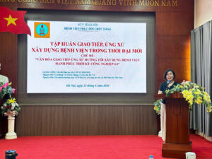BỆNH VIỆN PHỤC HỒI CHỨC NĂNG TỔ CHỨC TẬP HUẤN “GIAO TIẾP, ỨNG XỬ XÂY DỰNG BỆNH VIỆN TRONG THỜI ĐẠI MỚI”